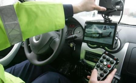 Cu permisul expirat de 9 ani, un bărbat de 71 ani circula cu 113 km/h prin localitate