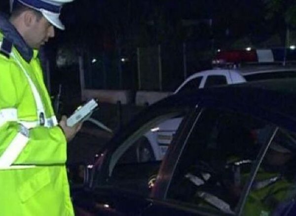 Prins băut de două ori, într-o singură noapte, la volan, i s-a dat ocazia să se trezească în arestul Poliției