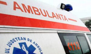 Bătaie între două eleve, într-un liceu din Slatina. Una dintre ele a ajuns la spital