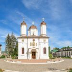 Arhiepiscopia Râmnicului: Posturi clericale vacante în comunele Roești și Măciuca