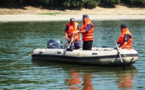 UPDATE/// Trupul unui bărbat, descoperit în râul Olt, la barajul din Ostroveni. A fost identificat
