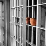 Doi adolescenți reținuți după ce au spart cutia de jetoane a unei spălătorii din Pitești. Prejudiciu: 300 de lei