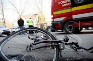 Sfârșit tragic pentru un biciclist. Bărbatul a murit după ce a căzut într-un șanț