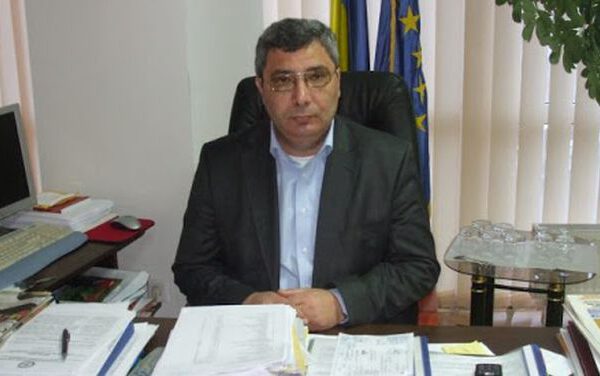 Primarul Florinel Constantinescu: ”De-a lungul celor 638 de ani, oamenii din Călimănești au rămas aceeași: harnici, talentați, vizionari! La mulți ani”! ”
