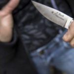 Tânăr de 21 ani, arestat după ce și-a rănit un prieten cu un cuțit