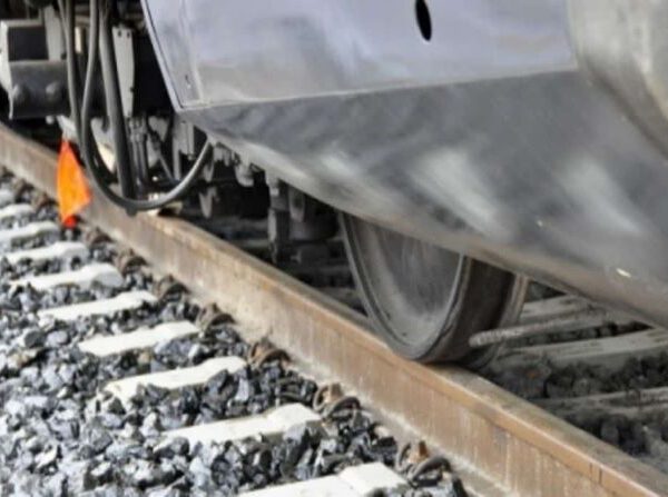 Bărbat grav rănit după ce a fost lovit de tren, în Râmnicu Vâlcea