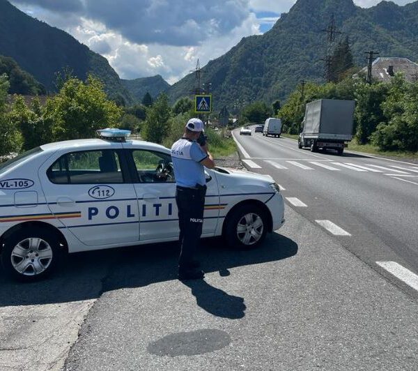 Trei șoferi, surprinși cu viteze uriașe în localitate. Toți au rămas fără permis
