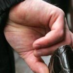 Bărbat reținut pentru că i-a furat banii din geantă unei bătrâne, în autobuz
