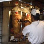 Verificări la 8 fast-food-uri din Pitești. S-au dat amenzi ”grase”, iar unul a fost chiar…