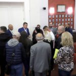Primarul Mircia Gutău propune o soluţie de rezolvare a situaţiei blocului C32 din Ostroveni