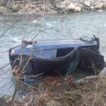 O șoferiță a ”zburat” cu mașina în apă