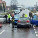 Accident cu 4 mașini implicate. Trei dintre șoferi au 18 și 19 ani!