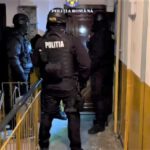 VIDEO. Sute de kg de materiale pirotehnice și de pachete de țigări netimbrate găsite la&hellip;