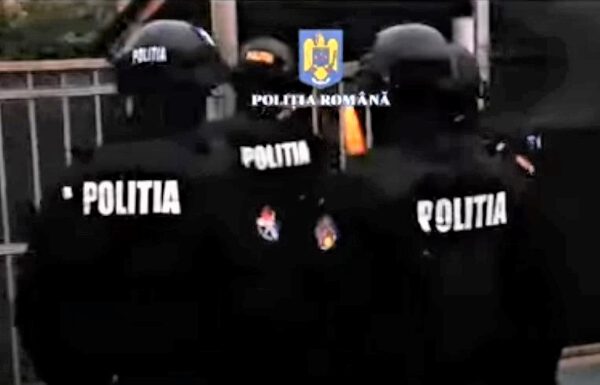 Percheziții pentru șantaj și camătă, în Olt. Un bărbat a tras cu arma când au intrat polițiștii