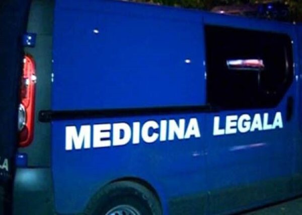 Mașină găsită în canalul de aducțiune de la Zigoneni. Șoferul, descoperit mort în apă