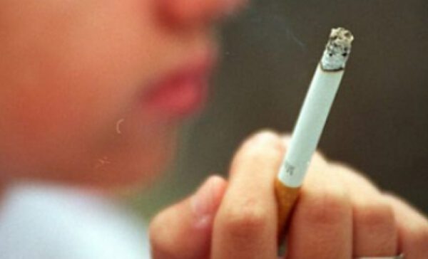 Jandarmii au dat iama printre liceeni: amenzi pentru fumatul în școli!