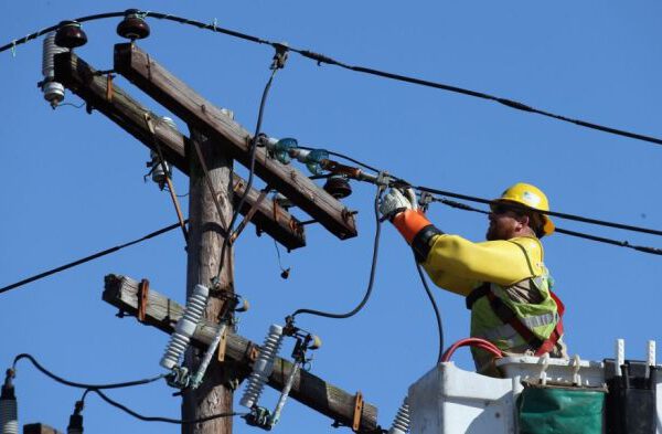 Primăria Călimănești: Distribuţie Oltenia anunţă întreruperea furnizării energiei electrice