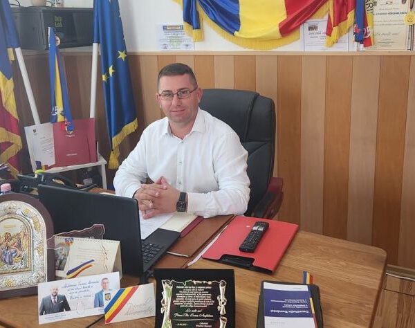 Primarul Cosmin Anghelescu: Precizări privind instalarea panourilor fotovoltaice pentru persoanele vulnerabile