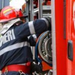 Explozie urmată de incendiu, într-o comună din Vâlcea. Un bărbat a suferit arsuri