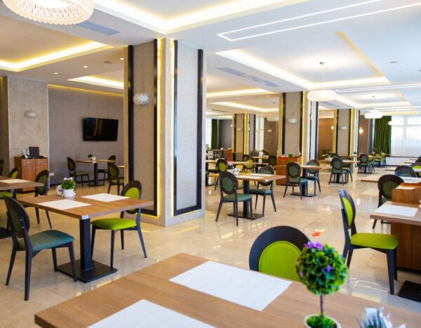 Restaurantele Verdis, Aronia și Epokal de la Hotel Olănești & Spa vă oferă experiențe culinare memorabile, într-un cadru elegant și relaxant