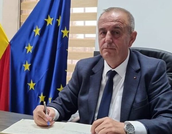 Nicolae Velcea, primarul orașului Ștefănești: Crăciun fericit!