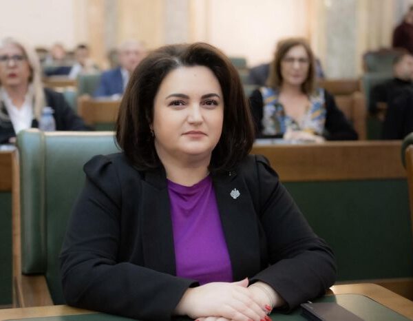 Senatorul Andra Bica susține „Legea Majoratului Digital”. Limitarea accesului copiilor sub 16 ani la platformele online fără acordul părinților