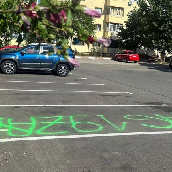 Primăria Mioveni: Inscripționarea abuzivă a locurilor de parcare este interzisă și sancționată!