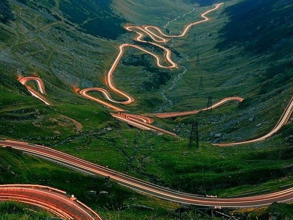 Transfăgărășanul se închide vineri dimineață pentru un eveniment cu 120 de mașini Porsche