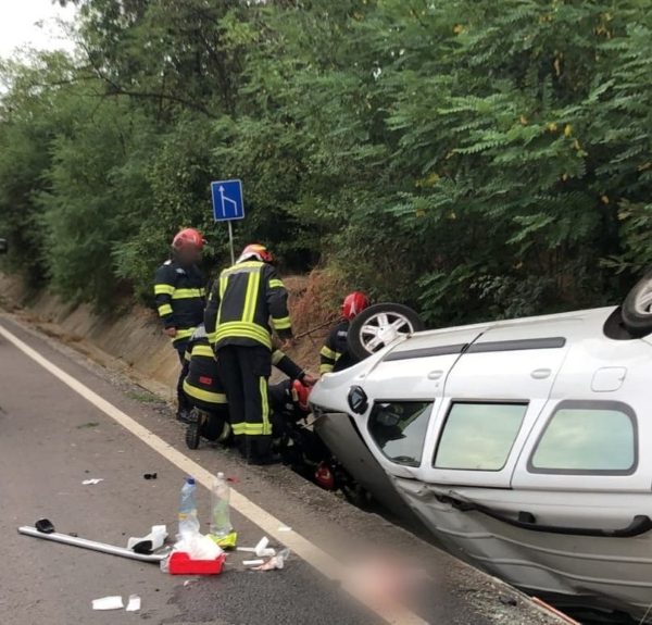 Un tânăr de 20 ani a provocat un accident în care a fost rănit un bărbat de 81 ani