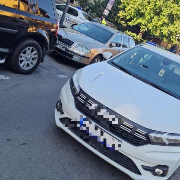 Bărbat ajuns la spital, după ce a fost lovit de o mașină. Încercase să traverseze neregulamentar