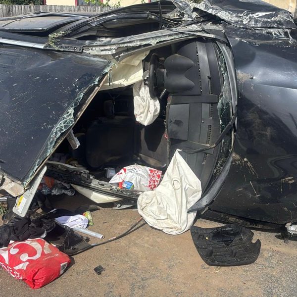 Patru adulți și doi copii răniți într-un accident rutier