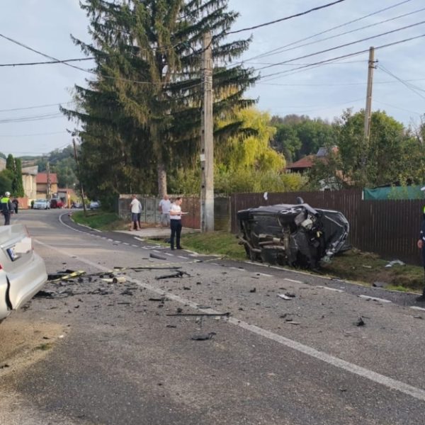 Accident cumplit, în Argeș: doi tineri și-au pierdut viața, o fată a fost rănită