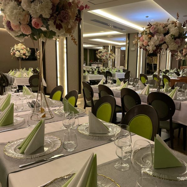Restaurantele Verdis, Aronia și Epokal de la Hotel Olănești & Spa. Descoperă plăcerea unei mese rafinate într-un cadru elegant și relaxant