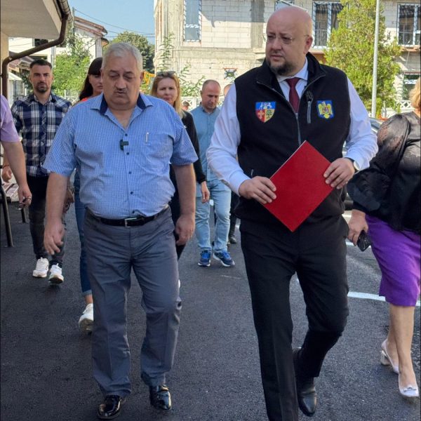 Noul an școlar începe cu mobilier și echipamente digitale moderne pentru 46 de unități de învățământ din Vâlcea