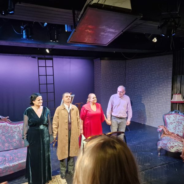 Un impromptu la Teatrul Alexandru Davila: Portretul doamnei T, de Ana – Maria Bamberger, în regia Bogdan Cioabă