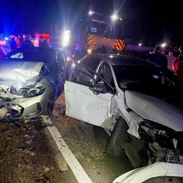 Accident în lanț, la Mărăcineni: patru mașini avariate și un șofer rănit