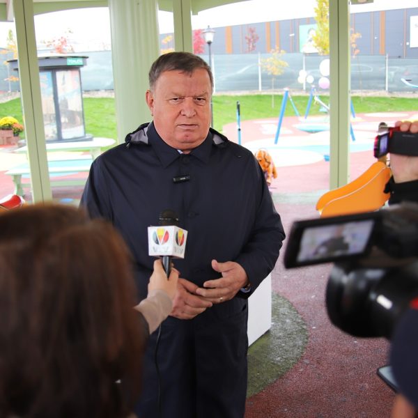 După 7 ani de funcționare, locul de joacă de pe bulevardul Dem Rădulescu și-a schimbat înfățișarea