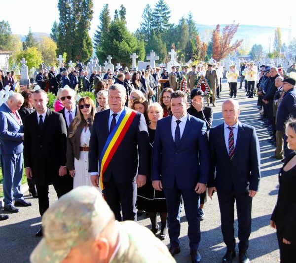 Primarul Mircia Gutău: ”Aniversăm astăzi o mare victorie obținută în urmă cu 81 de ani: eliberarea deplină a țării de sub ocupația hitleristă. La mulți ani Armatei Române”!”