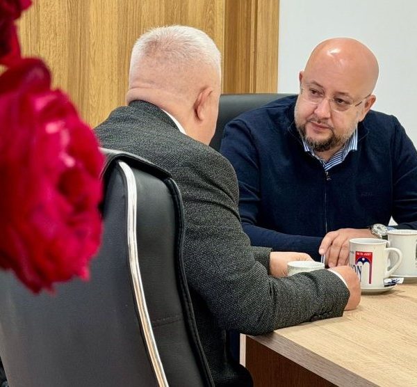 Constantin Rădulescu, la Băile Govora, discutând probleme administrative cu primarul Mihai Mateescu