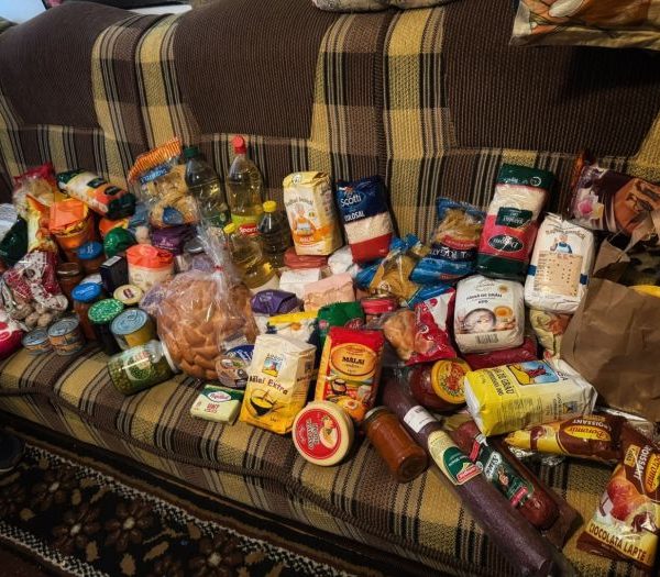 Arhiepiscopia Râmnicului: „Rucsacul milosteniei”, un nou proiect social desfășurat la Parohia Vlădești