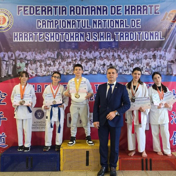 12 medalii pentru sportivii ACS Stejarul Vlădești, la Finala Campionatului Național de Karate Shotokan Tradițional JSKA. ”Mulțumim primarului Adrian Cosac pentru sprijin”!