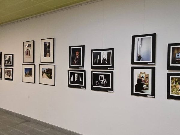 Muzeul ”Nicolae Bălcescu”: Lucrările taberei de fotografie ”La Conac” pot fi admirate, până pe data de 8 ianuarie 2026, în Galeria Cozia, Pasaj 2