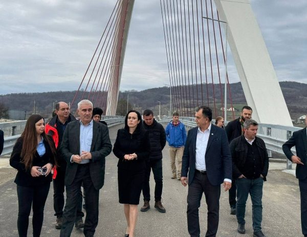 A fost recepționat noul pod de la Mioveni. Are cel mai mare arc parabolic construit în România!