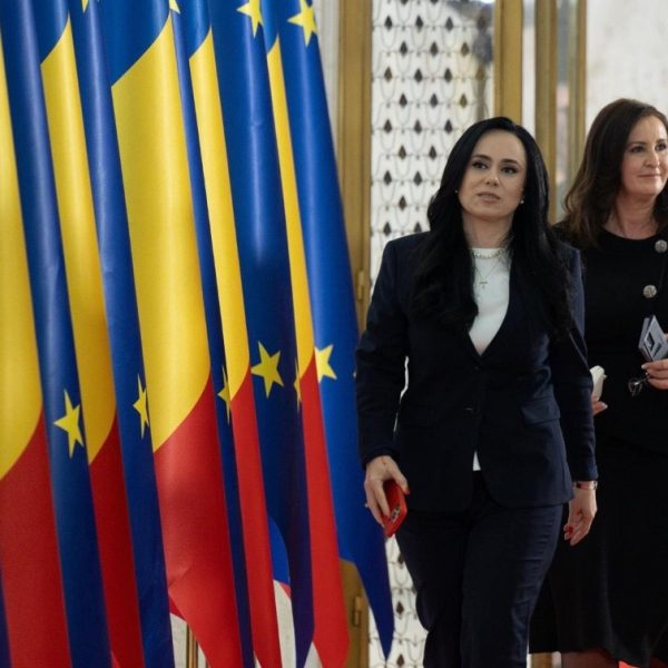 Simona Bucura Oprescu, deputat PSD de Argeș: „Reducem birocrația în instanțe! Semnăturile «conform cu originalul», eliminate în format fizic”