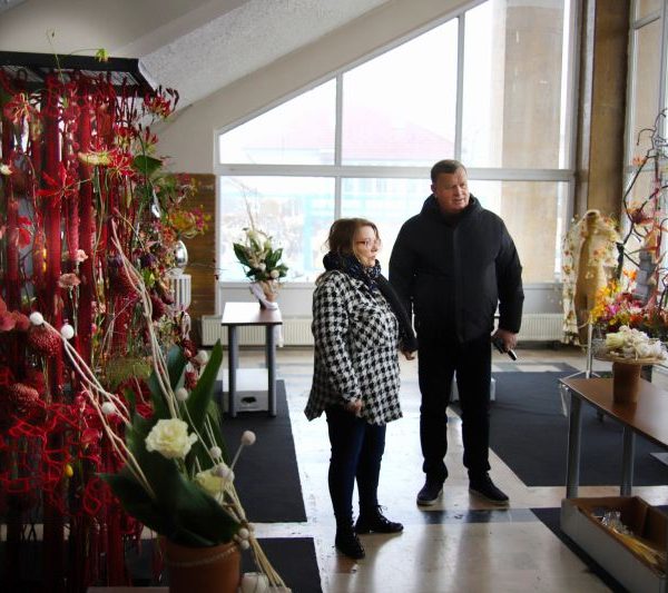Primarul Mircia Gutău, prezent la deschiderea Cupei României de Artă Florală 2025
