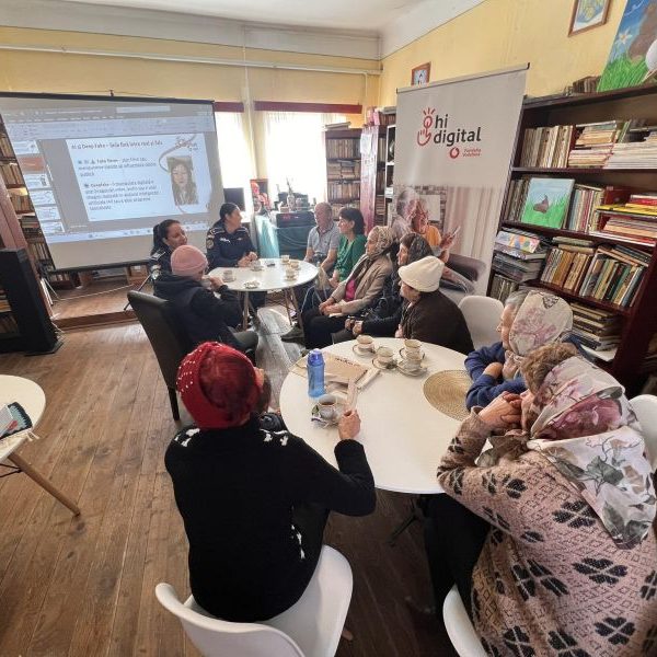 Seniorii din Mateești, elevi ai lumii digitale