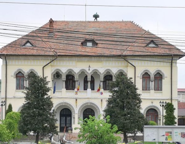 Primăria Călimănești, pas important spre modernizare. Semnarea contractului pentru achiziția de produse și servicii în cadrul proiectului de digitalizare