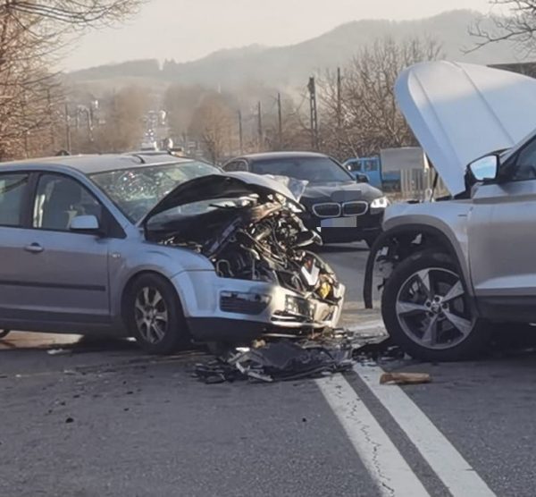 Accident rutier pe DN 67, în Bunești. Trei persoane au ajuns la spital