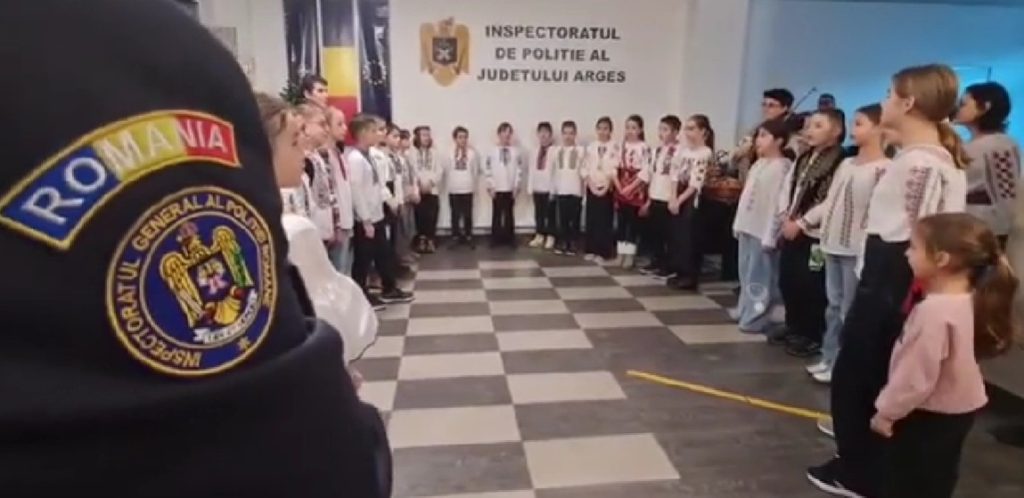 VIDEO. Tradiția colindelor, păstrată la Inspectoratul de Poliție Județean Argeș