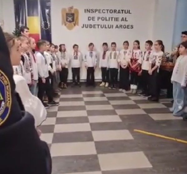 VIDEO. Tradiția colindelor, păstrată la Inspectoratul de Poliție Județean Argeș